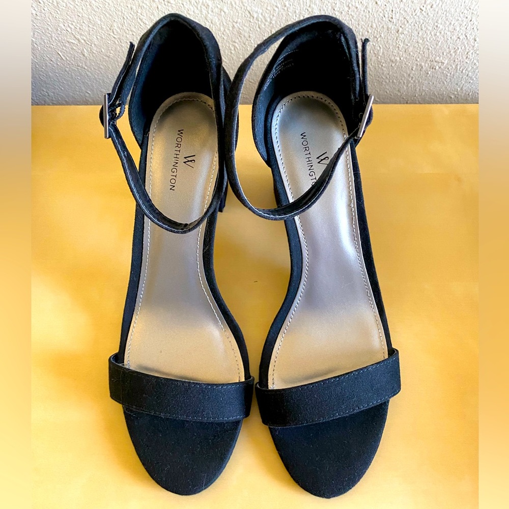 Ladies size 9.5 Worthington heels